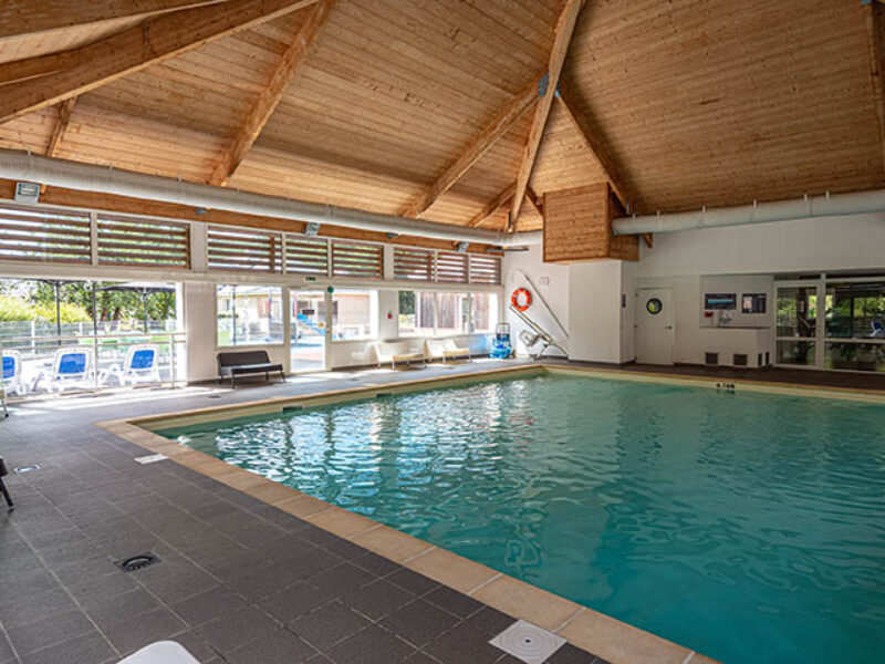 La Piscine chauffée et couverte