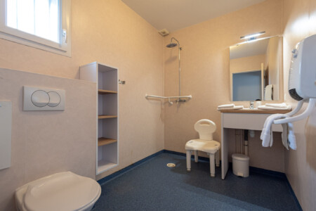 Cottage 2 pièces 5 personnes - La salle de bain PMR